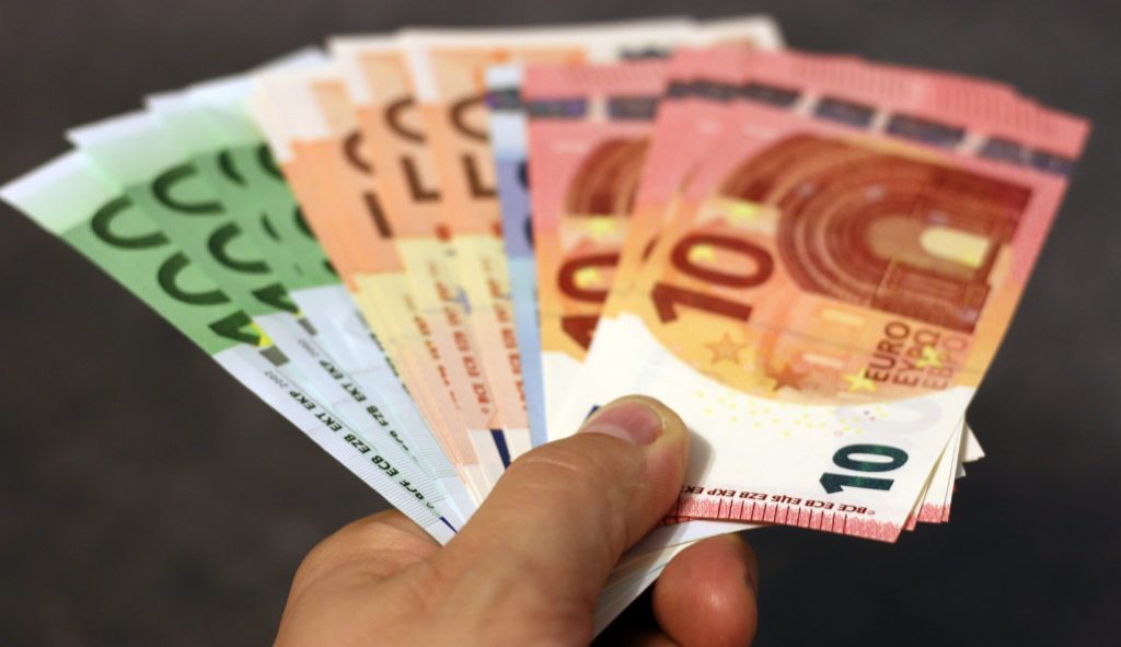 Aká bude hodinová minimálna mzda od 1.1.2022?