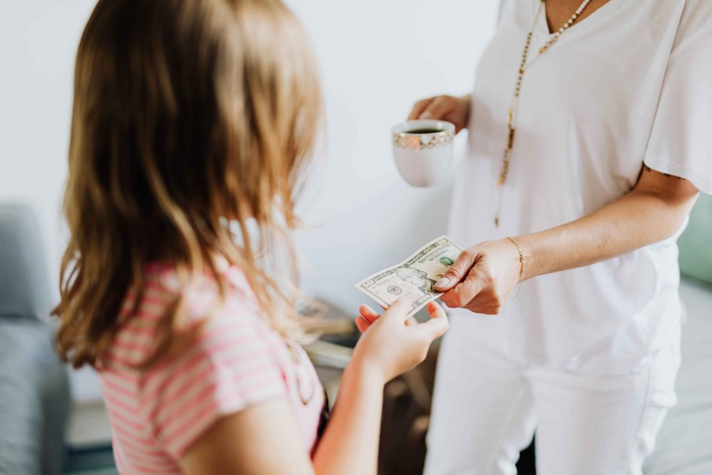 Deti a financie? Ako naučiť deti správne narábať s peniazmi?